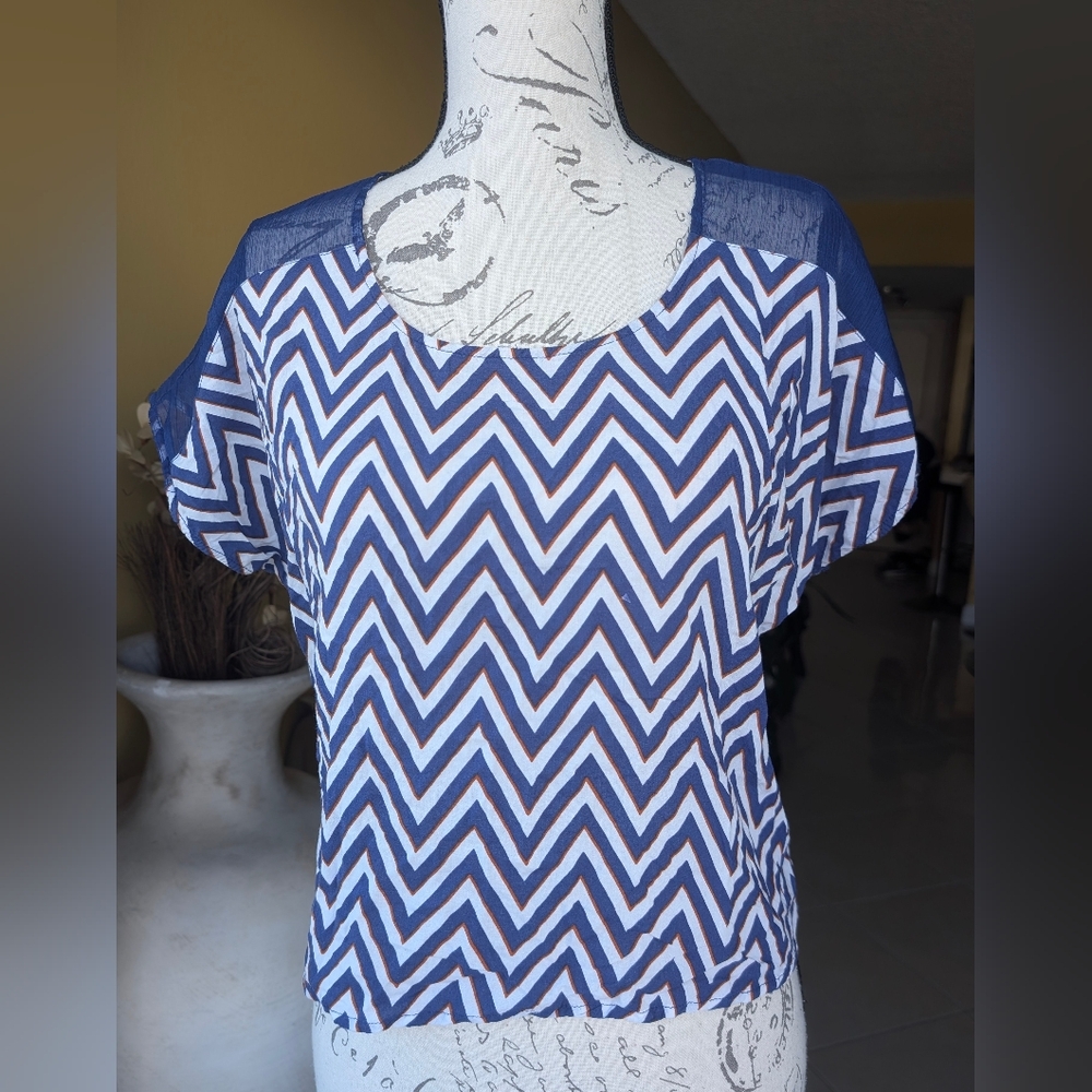 FOREVER 21 Chevron Patterned Blue & White Blouse Shirt Top Size Small